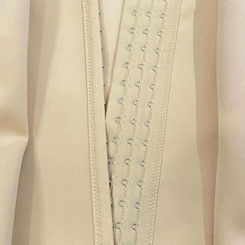 New Cream Waist Cincher - Picture 3 of 4